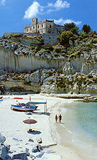 Hotels in Tropea bieten wunderschöne Strände zu günstigen Preisen, auch Last-Minute